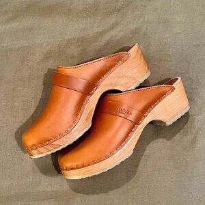 Maguba Cognac Clogs